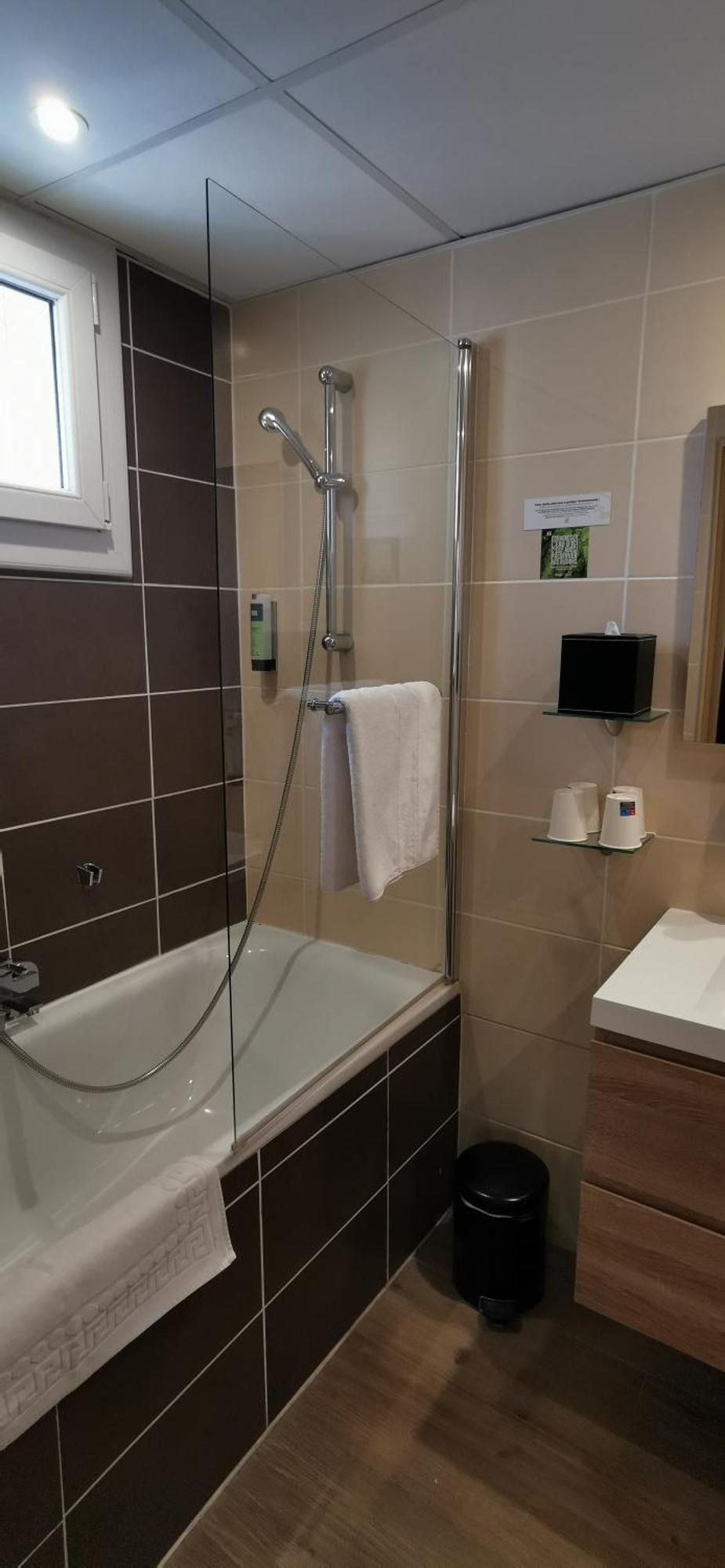 Hotel Le Valaurie Saint-Nazaire  المظهر الخارجي الصورة