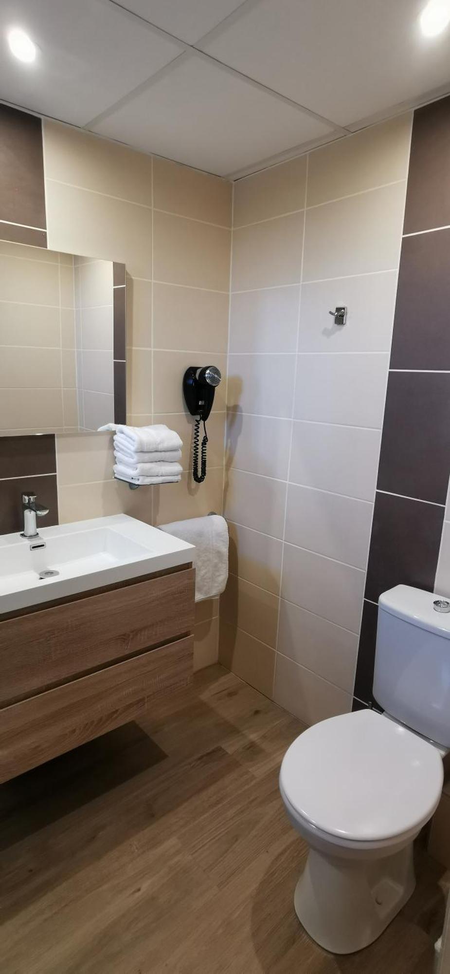Hotel Le Valaurie Saint-Nazaire  المظهر الخارجي الصورة
